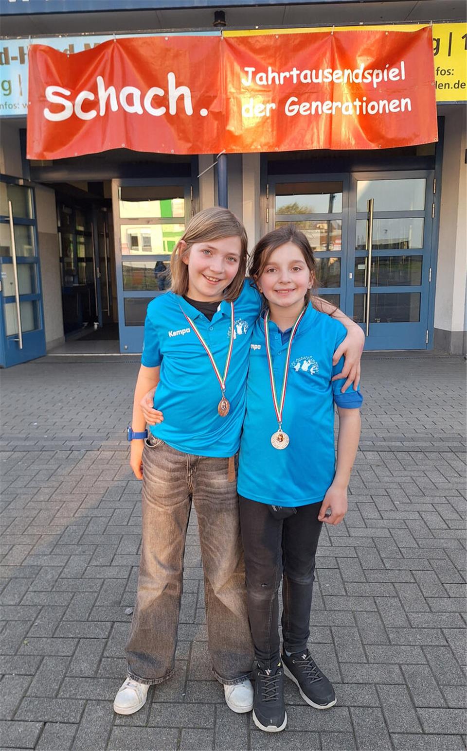 Lotta Kösters (l.) und Maja Gröniger gehörten zu den erfolgreichsten Spielerinnen an Brett 1 und 3.