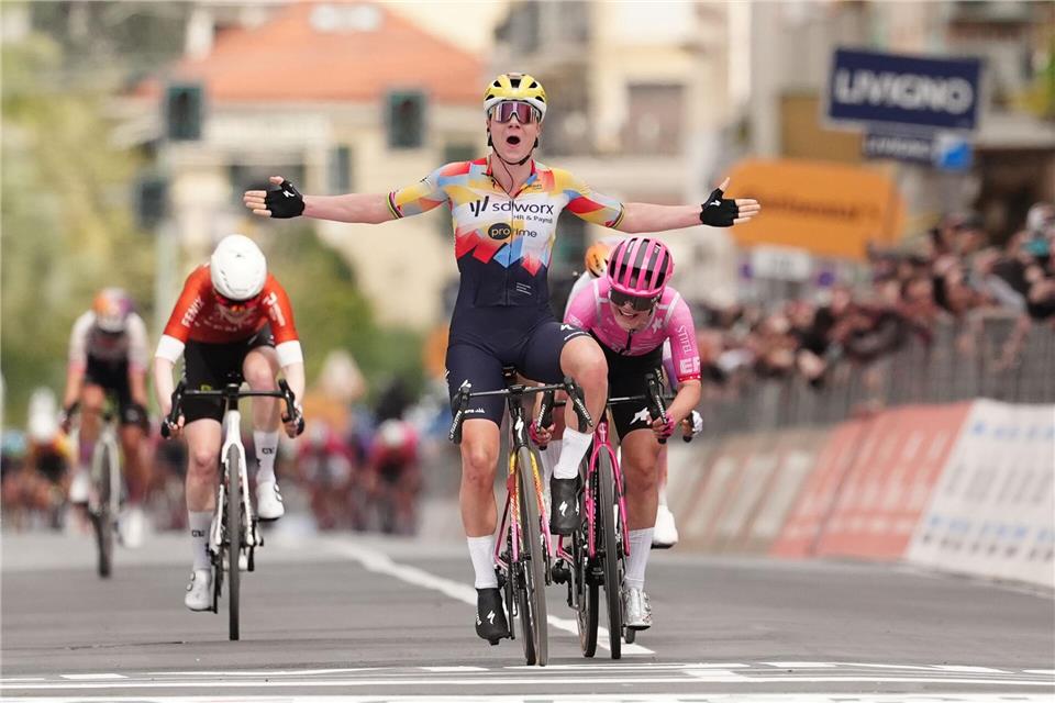 Lotte Kopecky holte sich bei Mailand-Sanremo den Sieg.Massimo Paolone/LaPresse via ZUMA Press/dpa