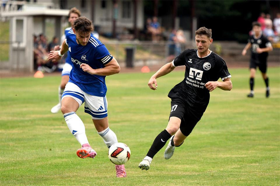 Luca Knüver (rechts), hier im Duell mit Max Meßing (DJK Coesfeld), steht wieder im SC-Kader. Foto: 