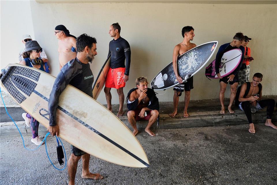 Luftalarm am Surfstrand in IsraelBaz Ratner/AP/dpa