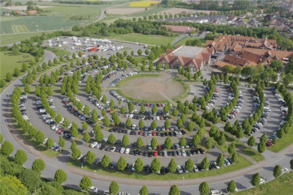 Luftbild vom Dorf Münsterland in Legden: Der Eigentümer will es nach eigenen Angaben nicht verkaufen.