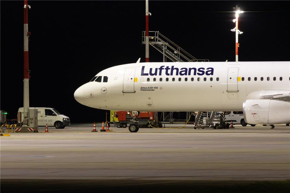 Lufthansa-Maschinen mit Ziel Frankfurt und München fallen am Freitag fast alle aus. Bodo Marks/dpa