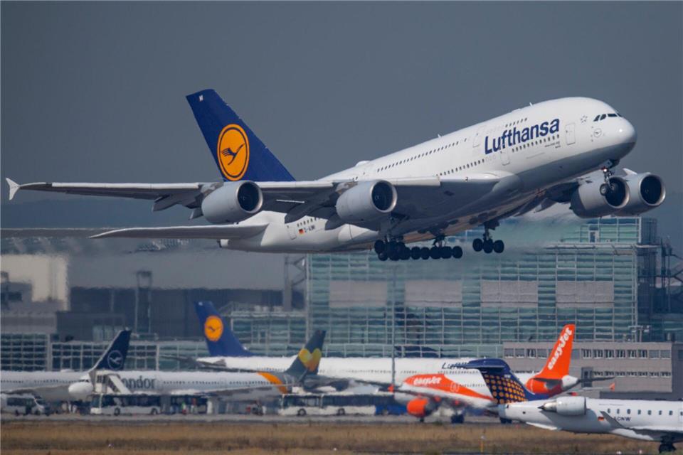 Lufthansa prüft mehr Kapazitäten nach Asien und Afrika anzubieten. (Archivfoto)Lennart Stock/dpa