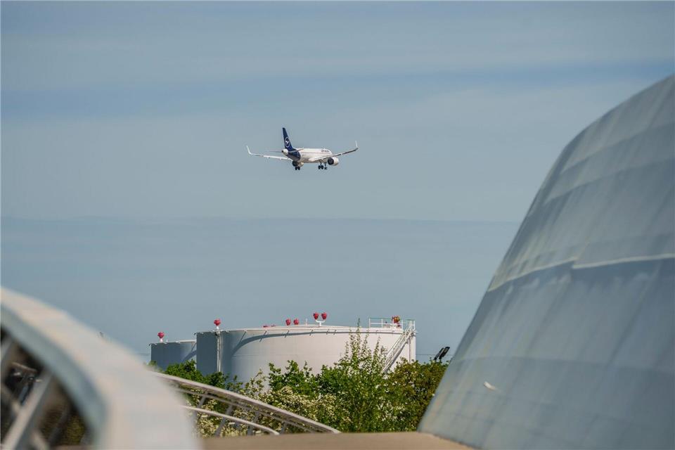 Lufthansa verspricht Passagieren sicheres Kerosin. Andreas Arnold/dpa