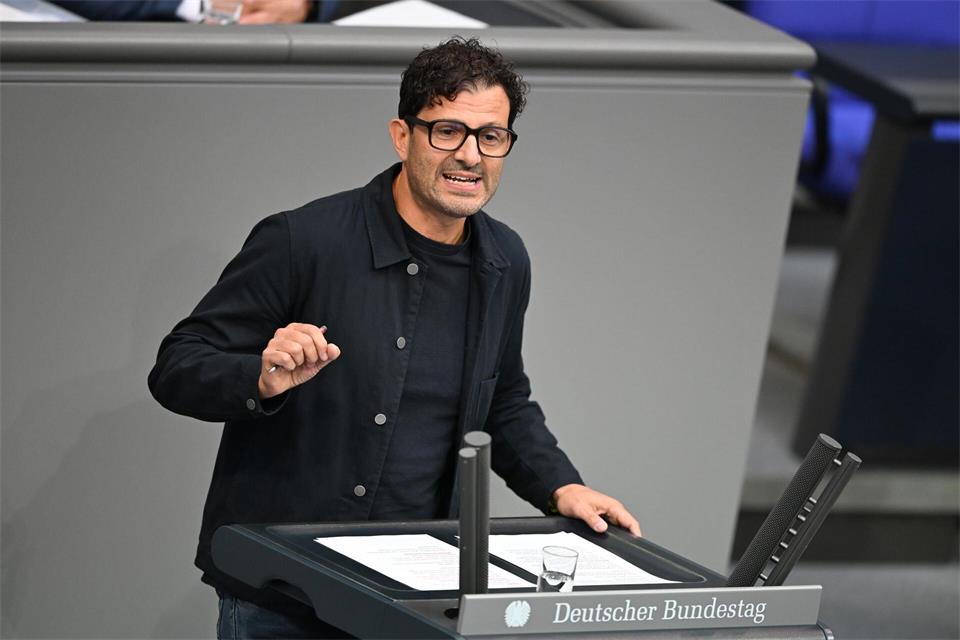 Luigi Pantisano weist Antisemitismus-Vorwürfe gegen seine Partei zurück. (Archivfoto)Michael Brandt/dpa