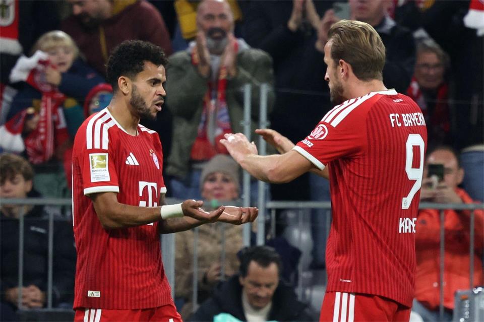Luis Díaz (l) wurde für viele Tore beglückwünscht.Karl-Josef Hildenbrand/dpa