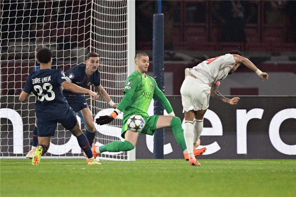 Luis Díaz (r) erzielt das frühe 1:0 für Bayern.Federico Gambarini/dpa