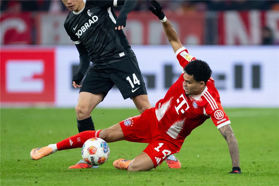 Luis Díaz (r) wurde in der Champions League für drei Spiele gesperrt.Sven Hoppe/dpa