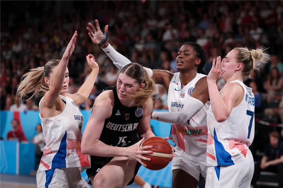 Luisa Geiselsöder war beim ersten WM-Test der Basketballerinnen dabei, konnte die knappe Niederlage aber nicht verhindern. (Archivbild)Christian Charisius/dpa