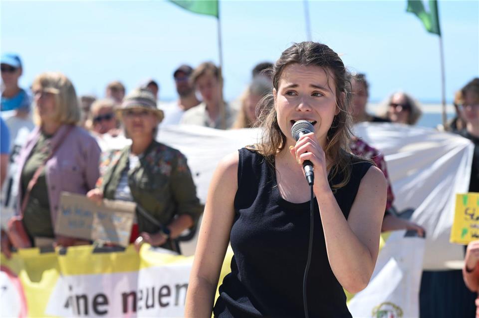 Luisa Neubauer sagt zu Gas-Bohrungen bei Borkum: „Das ist nicht nur falsch, das ist gefährlich.“ (Archivbild)Lars Penning/dpa