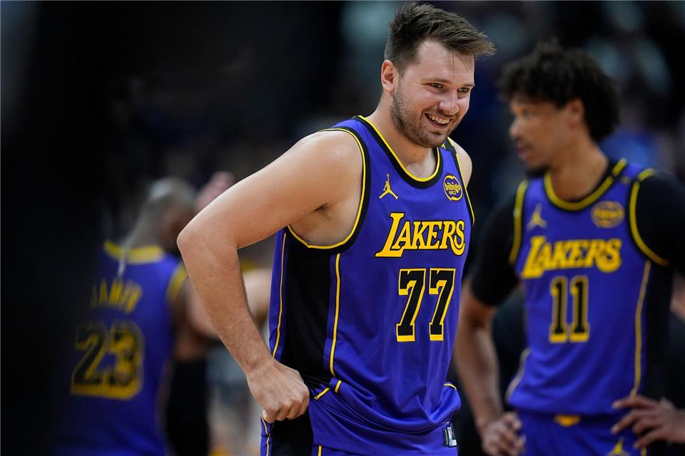 Luka Doncic erzielte nach seinem Wechsel zu den Los Angeles Lakers erstmals über 30 Punkte.David Zalubowski/AP/dpa