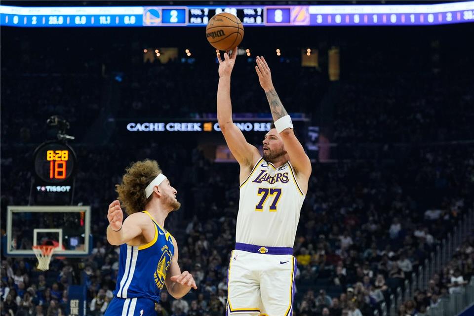Luka Doncic und die LA Lakers dominierten die Golden State Warriors.Godofredo A. Vásquez/AP/dpa