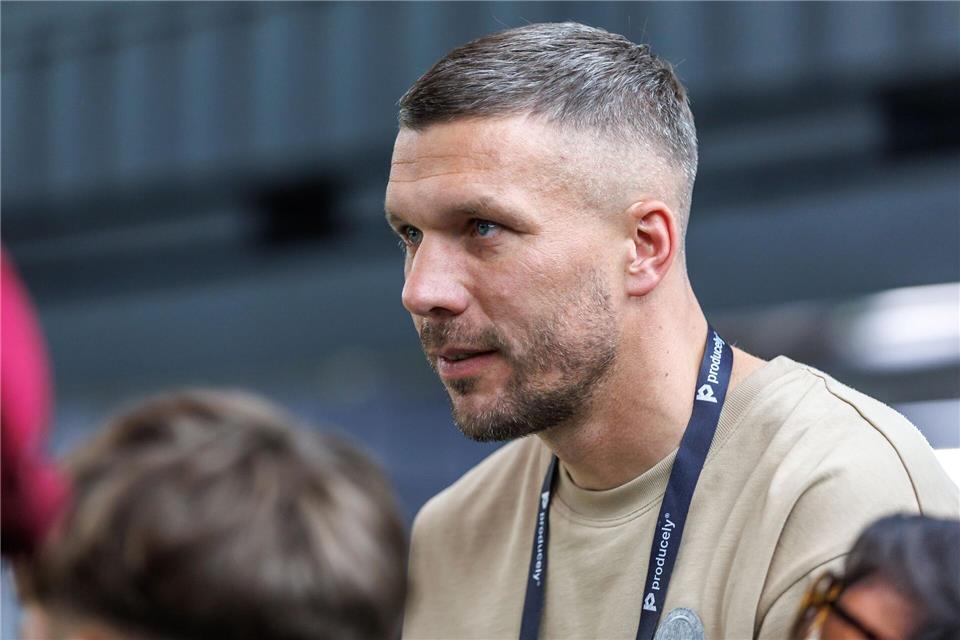 Lukas Podolski richtet bewegende Worte an seine gestorbene Oma. (Archivbild)Andreas Gora/dpa