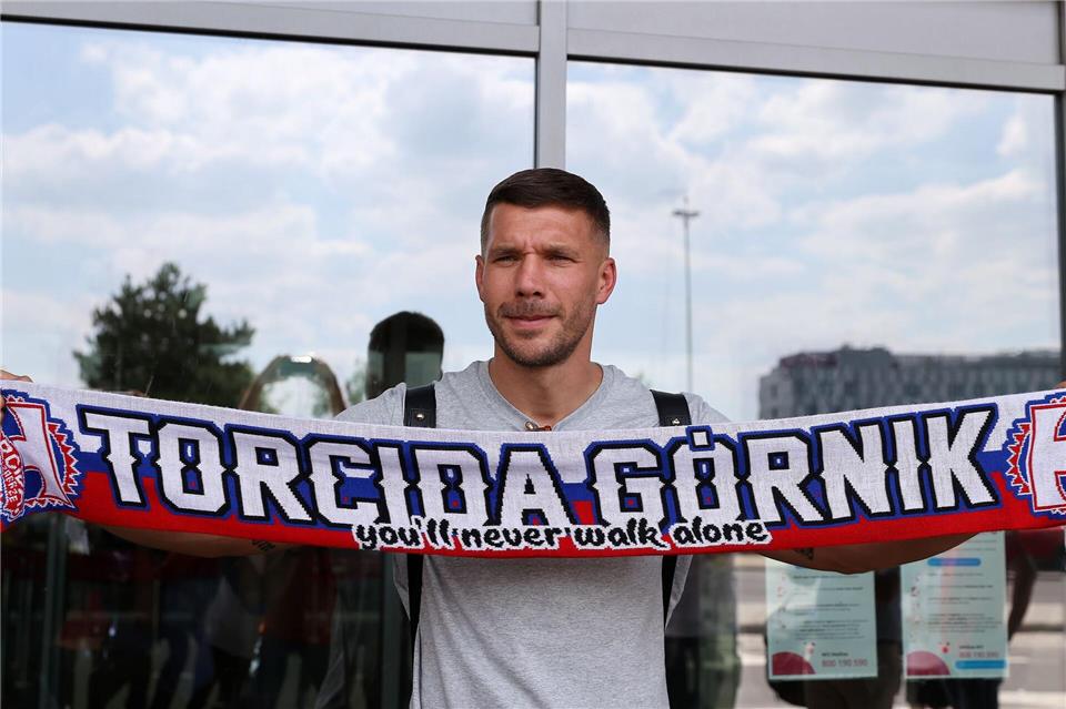Lukas Podolski spielte zum Ende seiner Karriere in seiner Heimat Polen und kaufte auch Anteile am polnischen Erstligisten Gornik Zabrze. (Archivbild) Andrzej Grygiel/pap/dpa