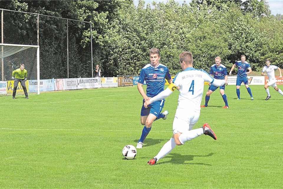 Lukas Rößmann und der RC Borken-Hoxfeld stehen gegen Burlo unter Zugzwang.