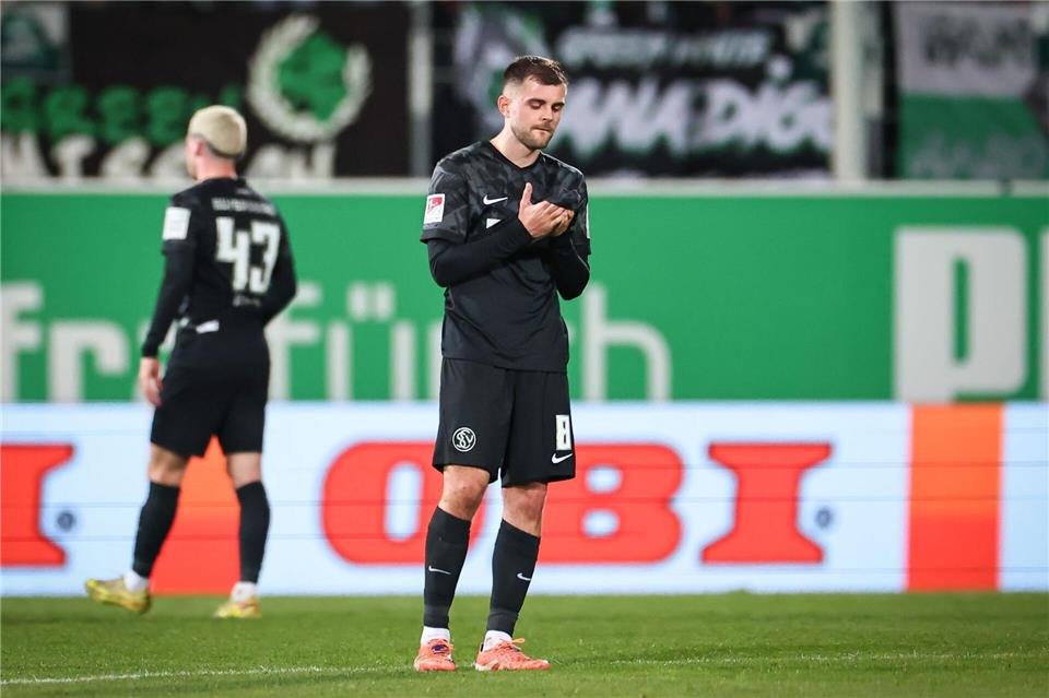 Lukasz Poreba (r) bleibt der SV Elversberg in der Bundesliga erhalten. (Archivbild)Daniel Karmann/dpa