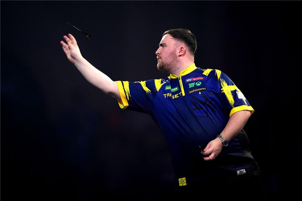 Luke Littler entschied das Duell mit Rob Cross für sichJohn Walton/PA Wire/dpa