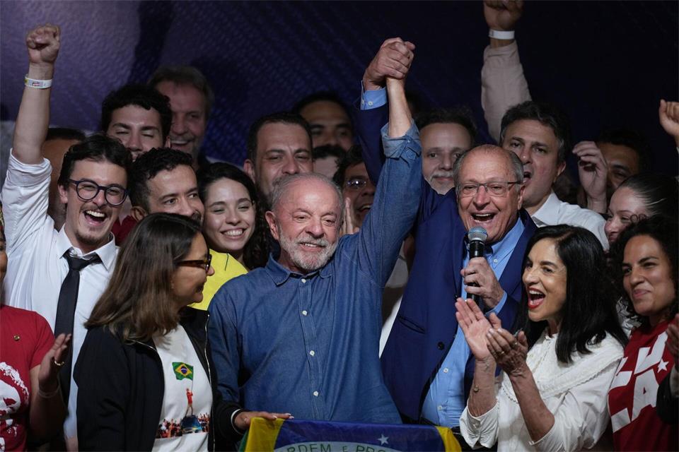 Lula strebt seiner vierten Amtszeit als Präsident entgegen.Andre Penner/AP/dpa