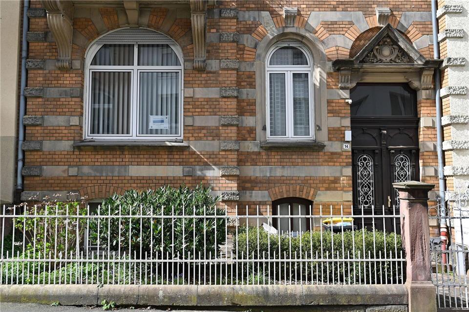 Lust auf eigene vier Wände im Zentrum von Kassel? Diese Wohnung im Hochparterre eines Gründerzeithauses bietet das Land Hessen als sogenannte Fiskalerbschaft zum Kauf an.Swen Pförtner/dpa