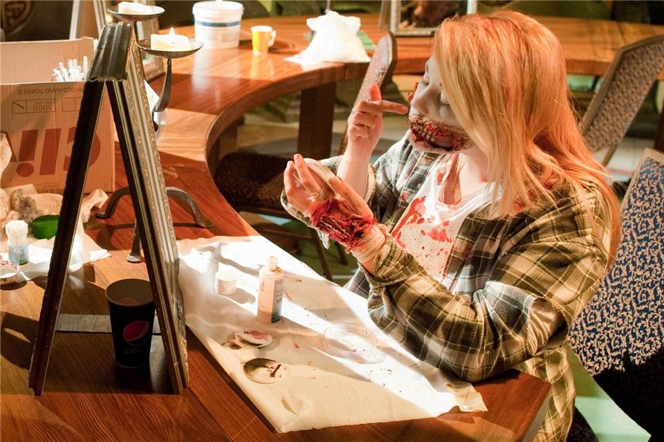 Halloween-Make-up: 3 schaurig schöne Schminkideen  Lust auf einen Grusel-Look zu Halloween?Klaus-Dietmar Gabbert/dpa-tmn