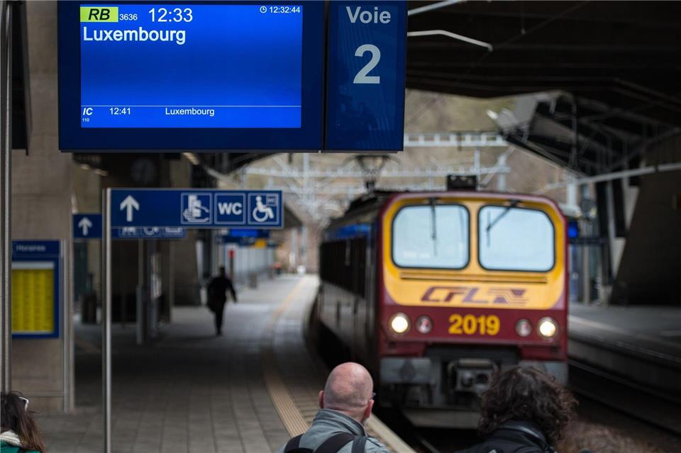 Luxemburg ist bekannt dafür, dass der öffentliche Personennahverkehr kostenlos ist. Jetzt hoffen saarländische Politiker, dass auch in die Pläne für eine Schienenanbindung Bewegung kommt. (Symbolbild) Oliver Dietze/dpa