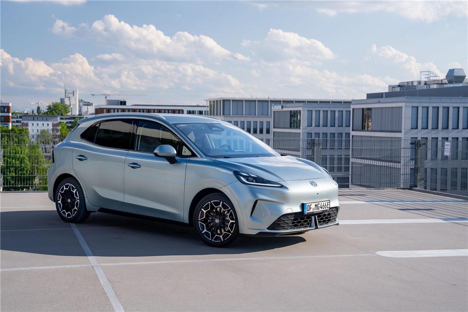 MG4 Urban als Preisbrecher: Der neue Elektro-Kompaktwagen startet bei 24.990 Euro und bietet eine günstige Alternative im E-Auto-Markt.Marcus Werner/MG Motor Deutschland GmbH/dpa-tmn