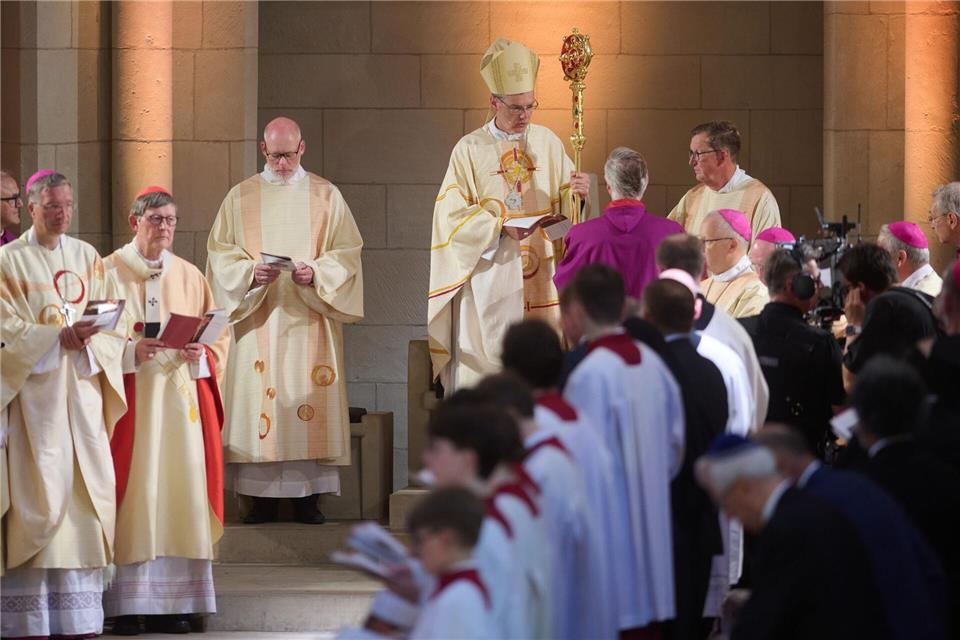 MIt einem Festgottesdienst wurde Heiner Wilmer in sein neues Amt in Münster eingeführt. Bislang war der Vorsitzende der Deutschen Bischofskonferenz Bischof in Hildesheim. Bernd Thissen/dpa