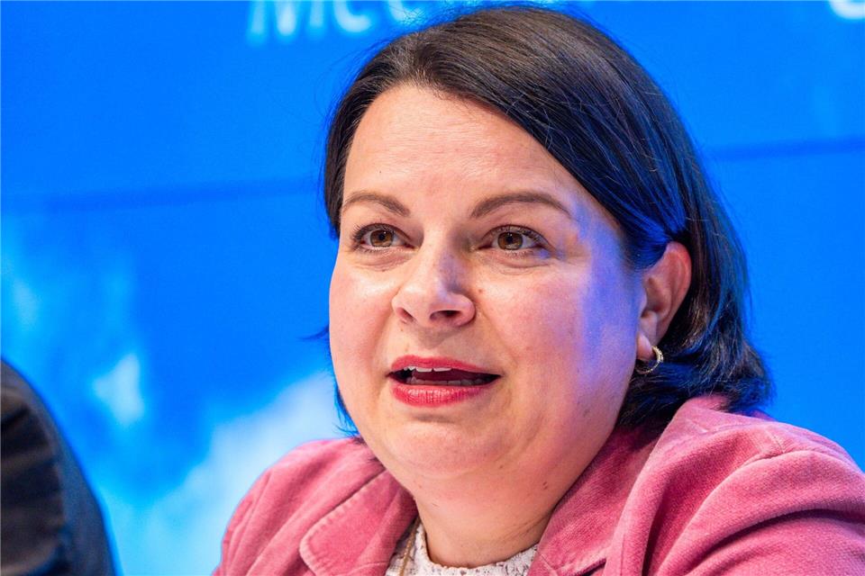 MV-Gesundheitsministerin Stefanie Drese (SPD) sieht keinen Grund für eine Abschaffung der telefonischen Krankschreibung. (Archivbild)Jens Büttner/dpa