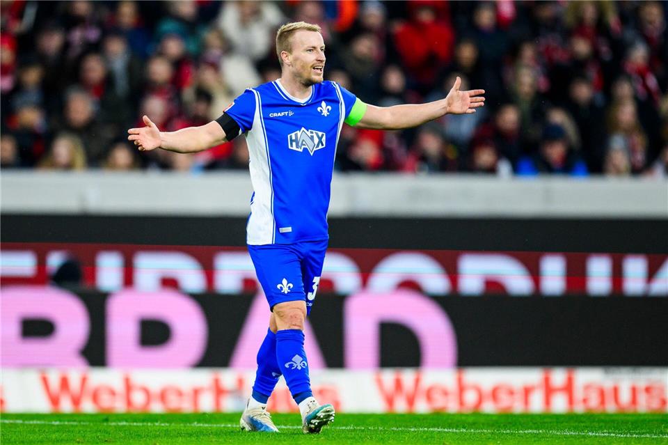 Macht Schluss bei den Lilien: Routinier Fabian Holland. (Archivbild)Tom Weller/dpa