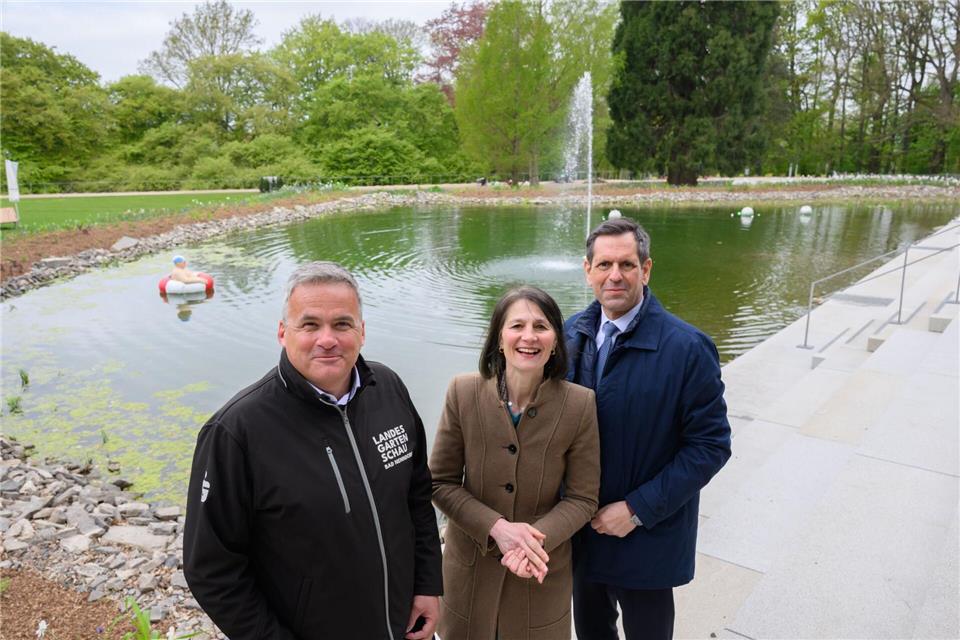 Machten sich ein Bild der Vorbereitungen: Ministerpräsident Olaf Lies (rechts) mit Agrarministerin Miriam Staudte und Stadtdirektor Mike Schmidt.Julian Stratenschulte/dpa