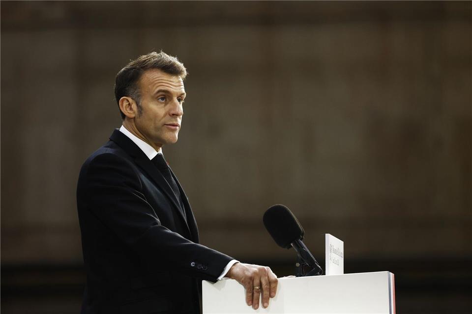Macron will einen Offline-Tag im Monat einführen. (Archivbild)Yoan Valat/Pool EPA/AP/dpa