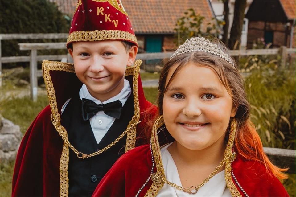 Mads I. und Mia I. freuen sich als Kinderprinzenpaar schon auf die Session.