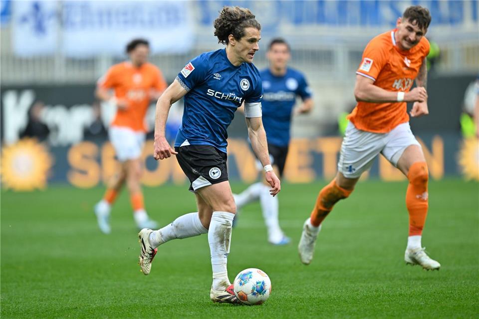 Mael Corboz (l) verlässt Arminia Bielefeld. (Archivbild)Ulrich Hufnagel/dpa