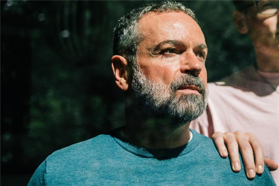 Männer leiden anders unter psychischen Belastungen - wer darüber spricht und auch Hilfe annimmt, kann gesünder damit umgehen.picture alliance/dpa/dpa-tmn