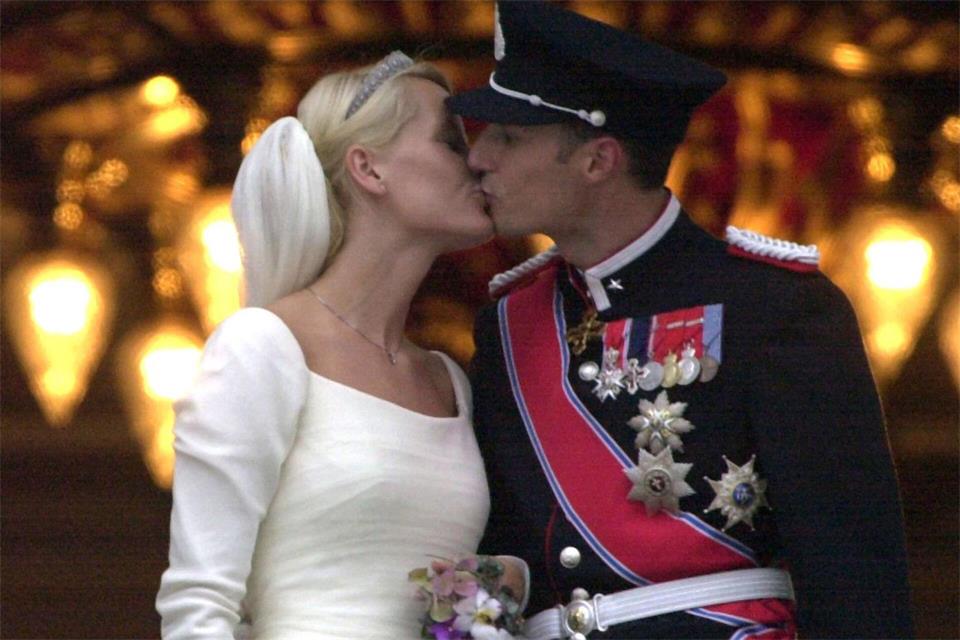 Märchenhochzeit in Norwegen: Vor 25 Jahren heirateten Kronprinz Haakon und Mette-Marit. (Archivbild)Martin Athenstädt / dpa