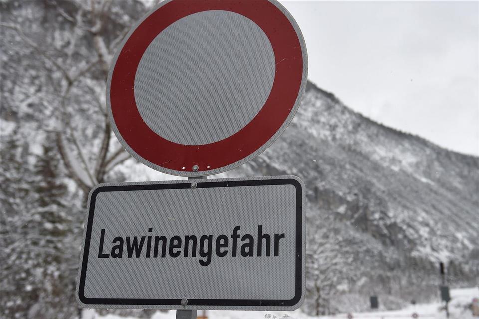 Mäßige Lawinengefahr besteht oberhalb von 1.600 Metern. (Symbolbild)Angelika Warmuth/dpa