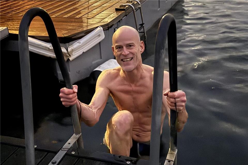 Mag das kalte Wasser: der sportverrückte Langstreckenschwimmer Hans Henrik Heming.Eva Weizenegger/dpa-tmn