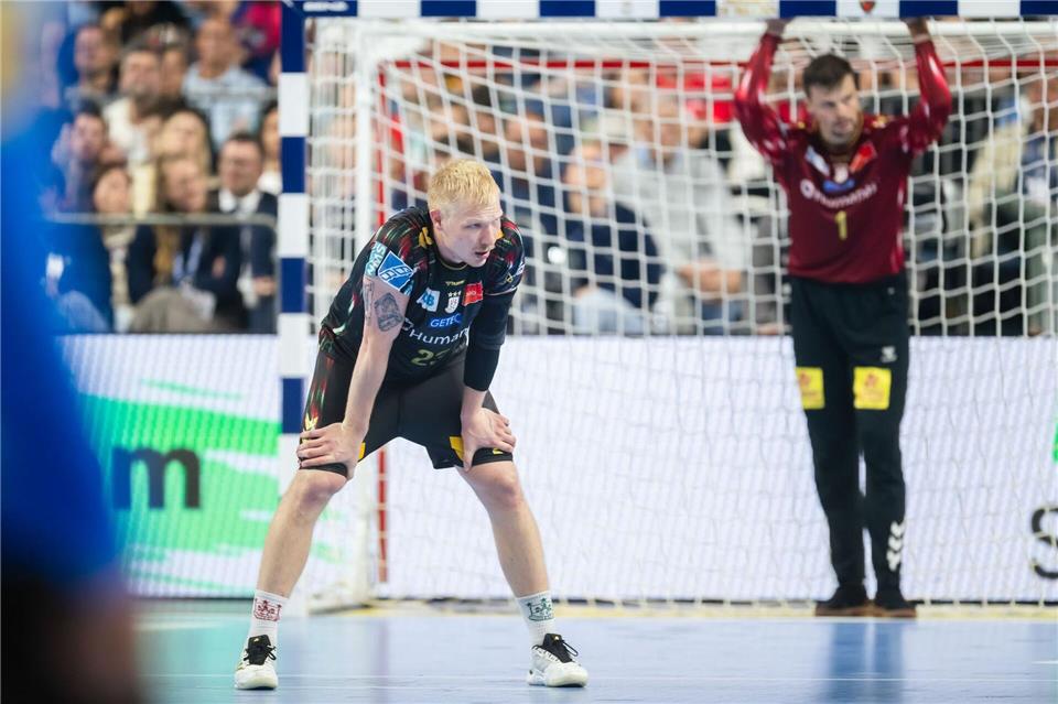 Magdeburgs Kreisläufer Magnus Saugstrup ist voller Enttäuschung nach dem verpassten Final-Einzug in der Champions League. Marius Becker/dpa