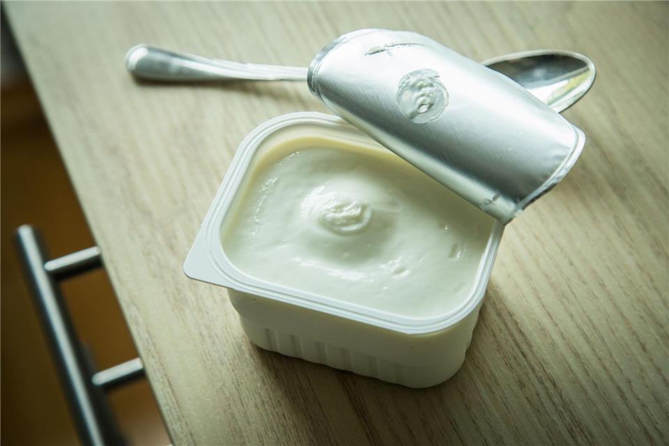 Magerquark hat die Nase vorn: Mit einem höheren Eiweißgehalt pro 100 Gramm übertrifft er den Skyr.Christin Klose/dpa-tmn