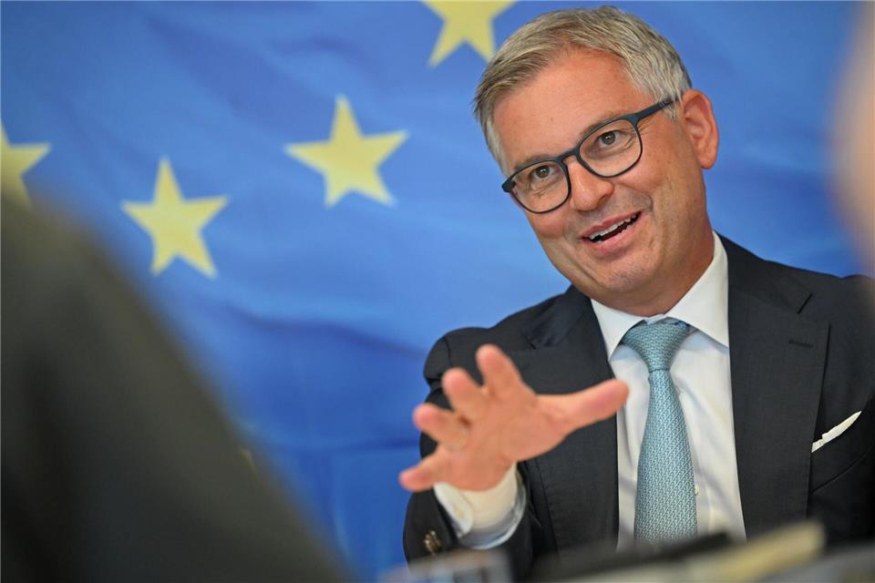 Magnus Brunner, EU-Kommissar für Inneres und Migration, im Gespräch mit Journalistinnen und Journalisten der dpa und anderen Mitgliedern des European Newsroom (enr).Michael Brandt/dpa-ENR-Pool /dpa