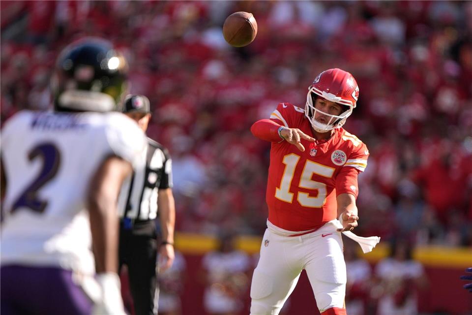 Mahomes hatte gegen die Ravens bessere Anspielstationen als zuletzt.Charlie Riedel/AP/dpa