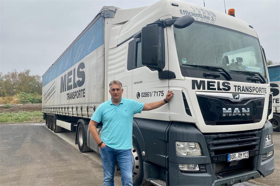 Maik Degler, Geschäftsführer von Mels Transporte in Ramsdorf, sieht die vorübergehende Aussetzung des Sonntagsfahrverbot skeptisch..