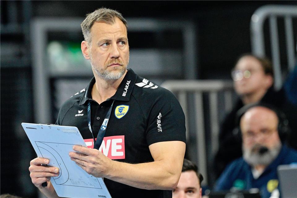 Maik Machulla freut sich über die Vertragsverlängerung von Robert Timmermeister. (Archivbild)Uwe Anspach/dpa