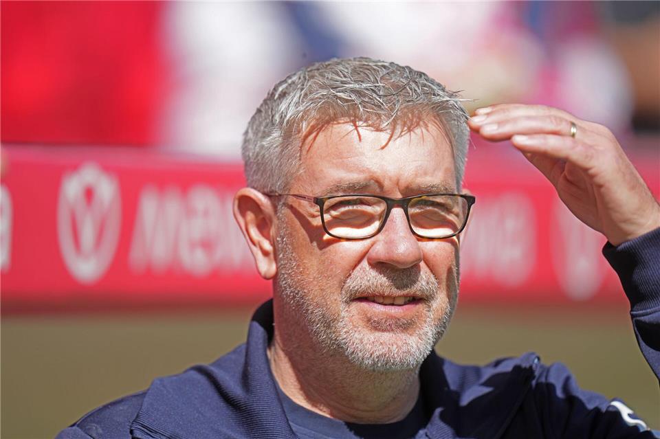 Mainz-Coach Urs Fischer hat mit Unverständnis auf die sexistischen Kommentare in den sozialen Netzwerken zu der Beförderung von Marie-Louise Eta als Cheftrainerin des 1. FC Union Berlin reagiert. (Archivbild)Thomas Frey/dpa
