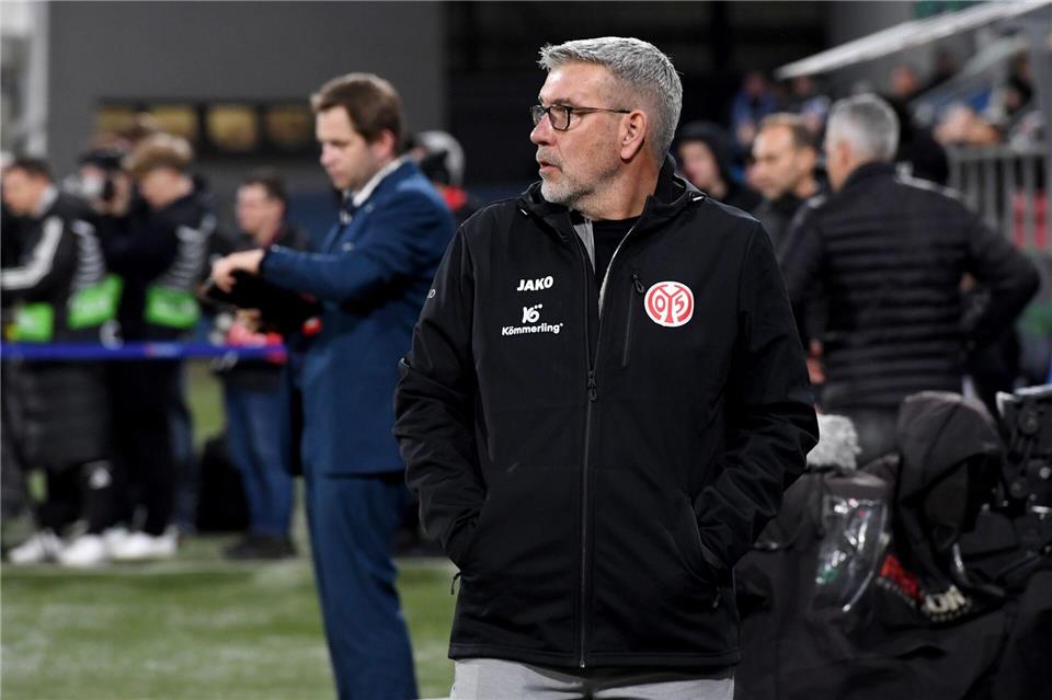 Mainz-Coach Urs Fischer muss in Bremen auf Offensivspieler Silas verzichten.Peøina Ludìk/CTK/dpa