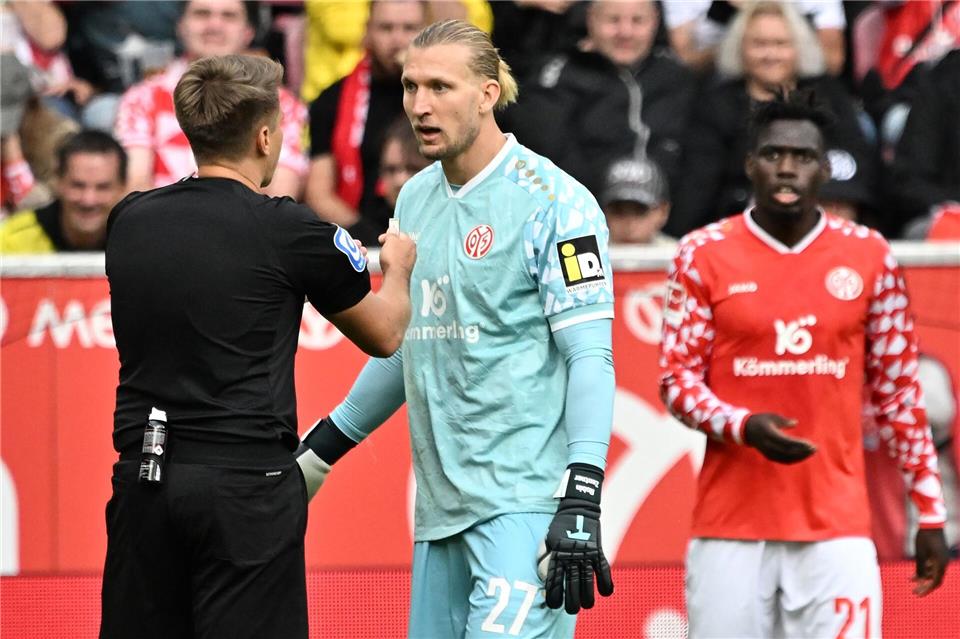 Mainz-Torhüter Robin Zentner muss gegen Mainz mit Rot vom Feld. (Archivfoto)Torsten Silz/dpa