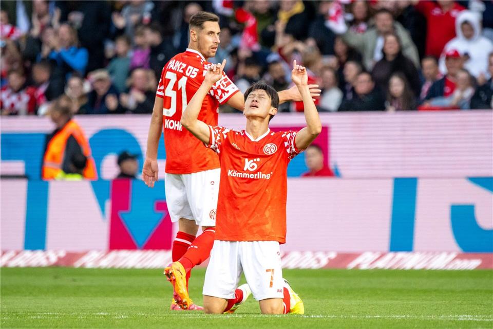 Mainz darf gegen Leverkusen auch mal jubeln: Jae-Sung Lee trifft.Torsten Silz/dpa