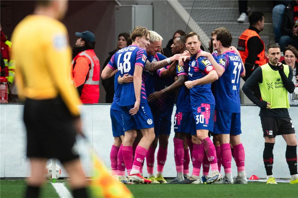 Mainz jubelt über das Tor zum 1:0. Marius Becker/dpa
