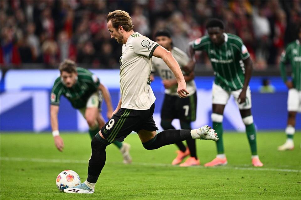 England-Heimweh? 100-Tore-Harry ist glücklich in München Makellos vom Punkt: Auch seinen 18. Bundesliga-Elfmeter verwandelt Harry Kane.Harry Langer/dpa