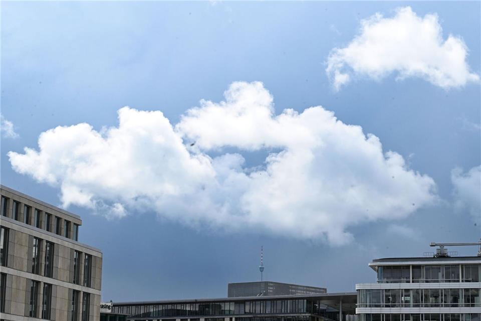 Mal Sonne, mal Regen am Sonntag.Bernd Weißbrod/dpa